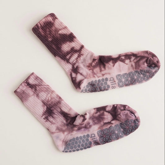 Dusty mauve boho tie-dye Pilates grip socks with crew length, non-slip soles, and soft mauve plum tones for barre, yoga, and studio workouts.